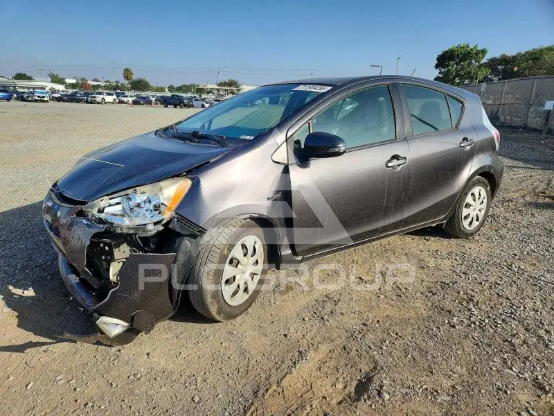 2013 Toyota PRIUS фото