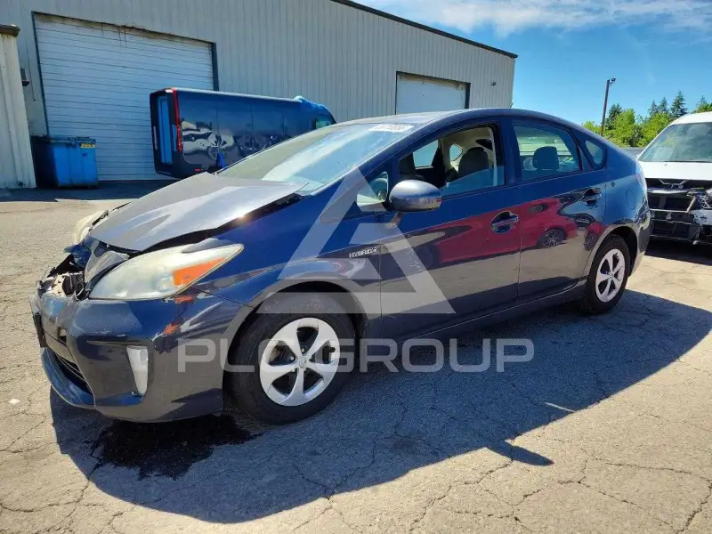 2013 Toyota PRIUS фото