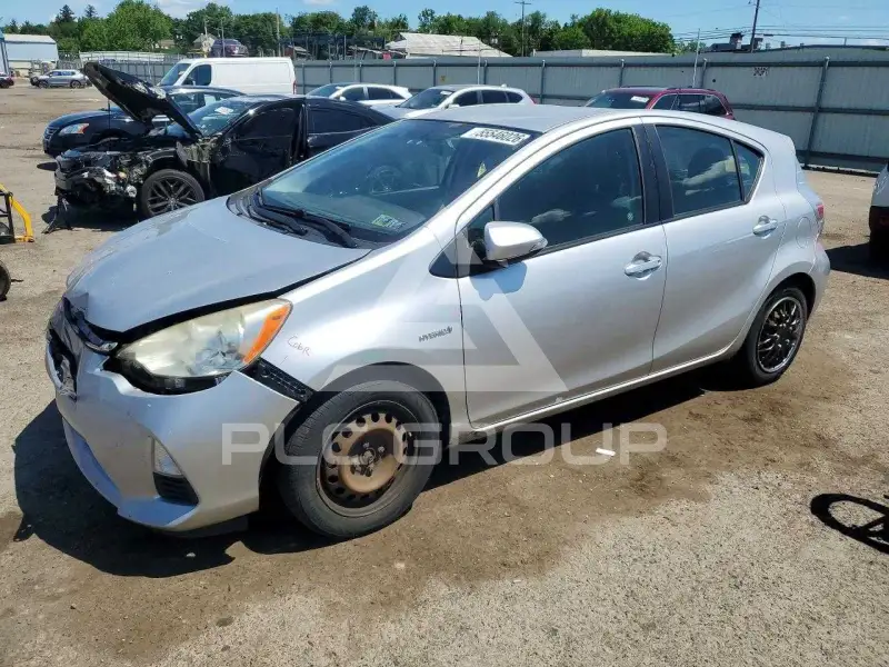 2013 Toyota PRIUS фото