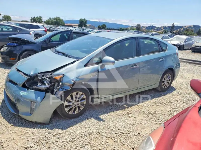 2013 Toyota PRIUS фото