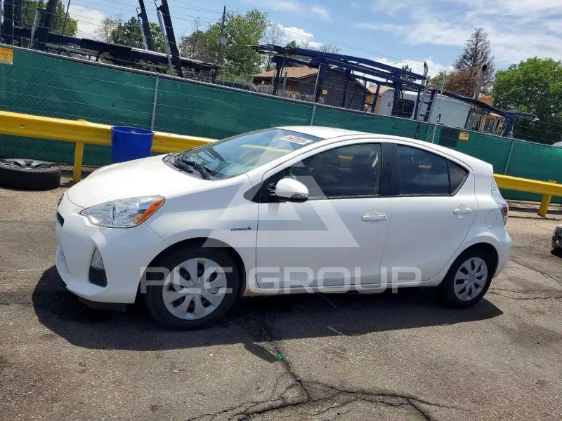 2013 Toyota PRIUS фото