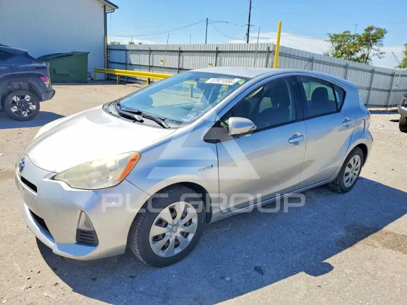 2013 Toyota PRIUS фото