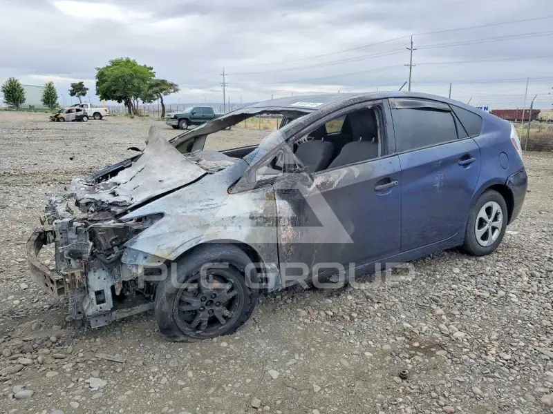 2013 Toyota PRIUS фото