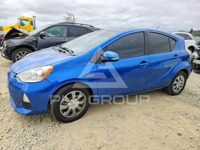 2013 Toyota PRIUS фото