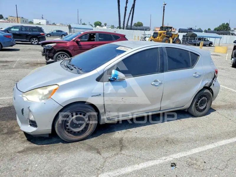 2013 Toyota PRIUS photo