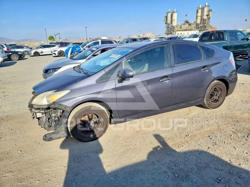 2013 Toyota PRIUS фото