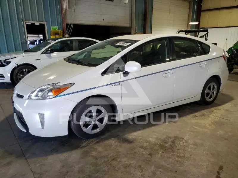 2013 Toyota PRIUS фото