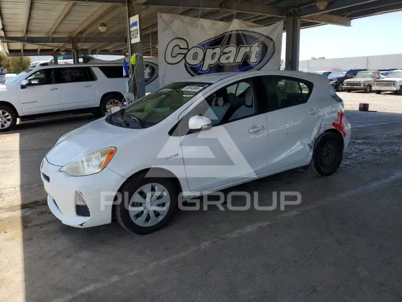 2013 Toyota PRIUS фото