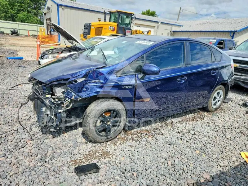 2013 Toyota PRIUS фото