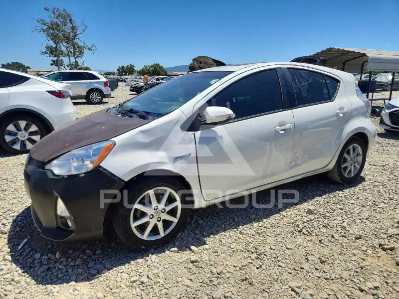 2013 Toyota PRIUS фото