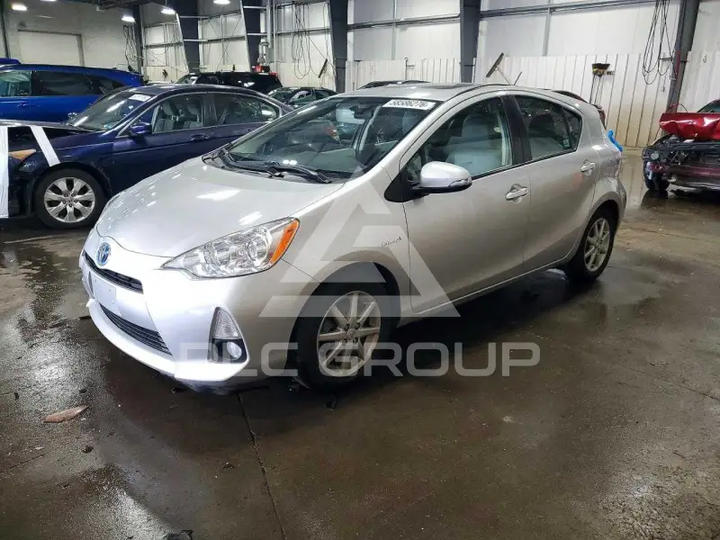 2013 Toyota PRIUS фото