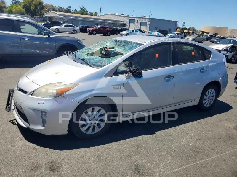 2013 Toyota PRIUS photo
