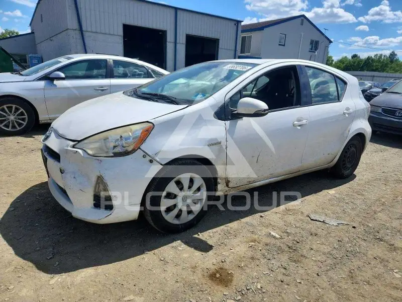 2013 Toyota PRIUS фото