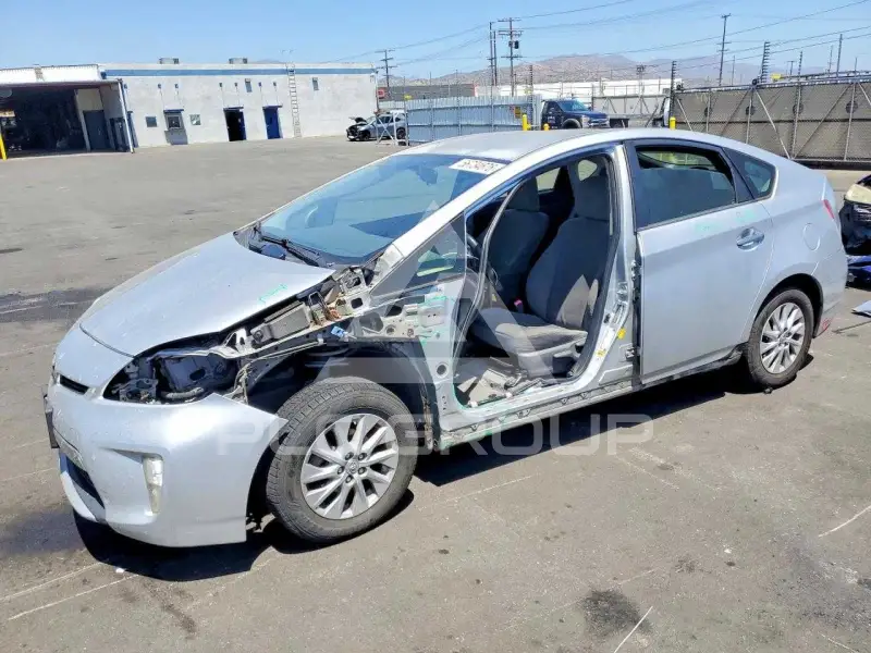 2013 Toyota PRIUS фото