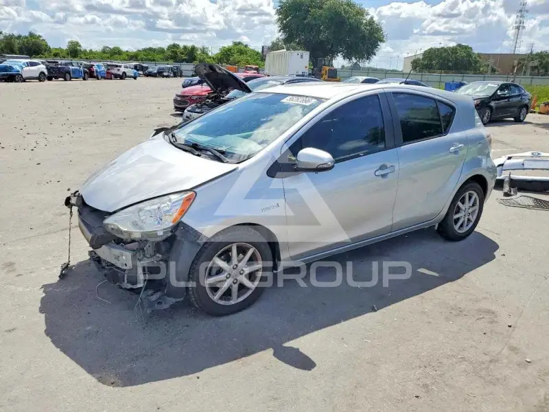 2013 Toyota PRIUS фото