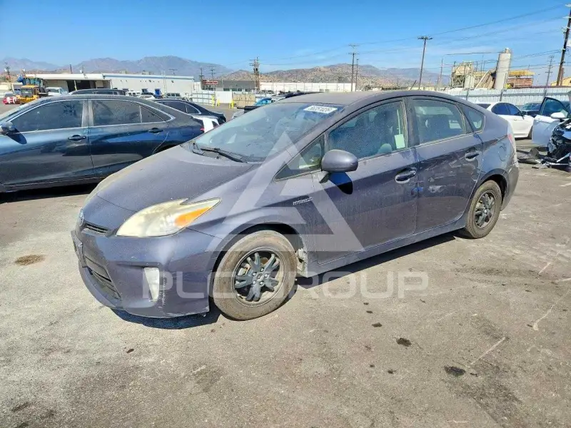 2013 Toyota PRIUS photo