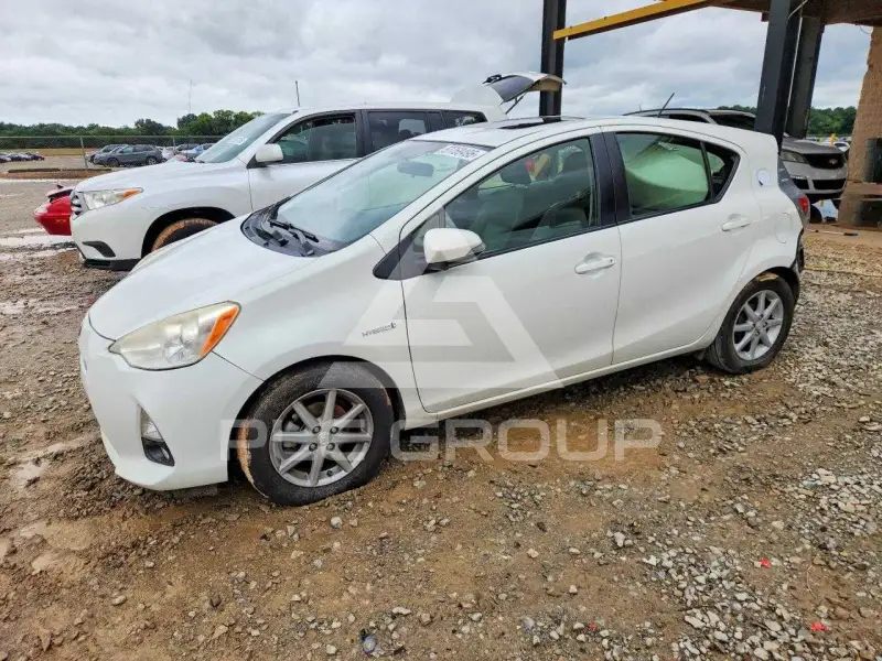 2013 Toyota PRIUS photo