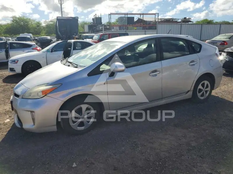 2013 Toyota PRIUS фото