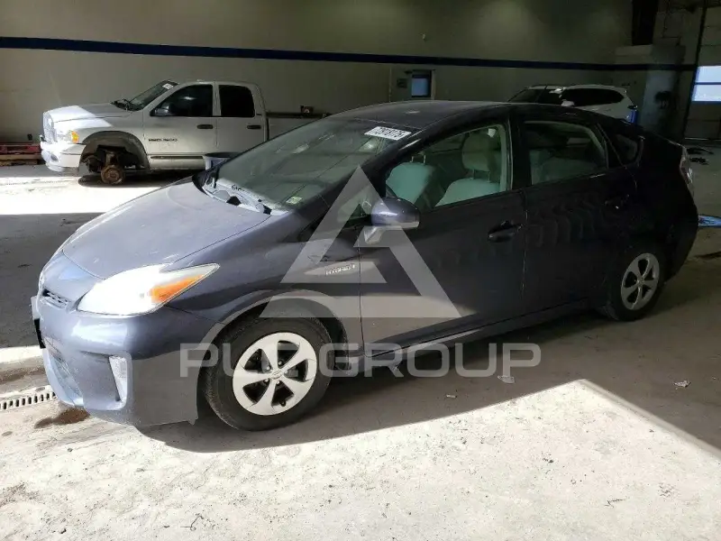 2013 Toyota PRIUS фото