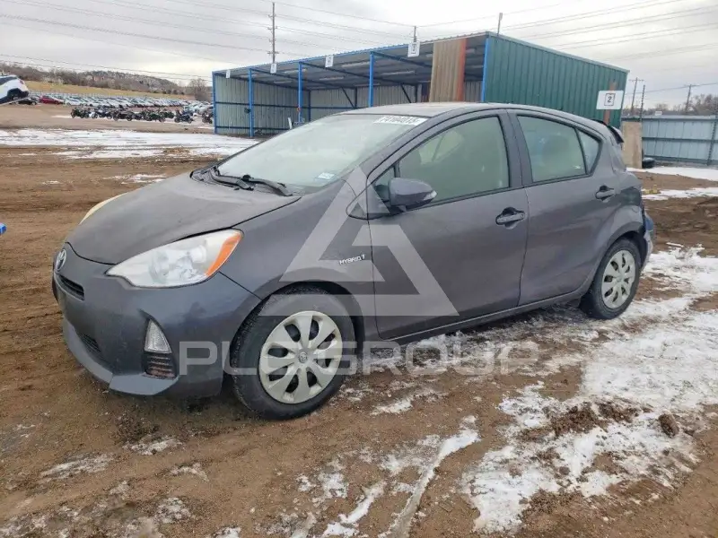 2013 Toyota PRIUS фото