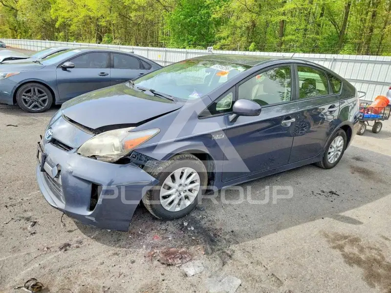 2013 Toyota PRIUS фото