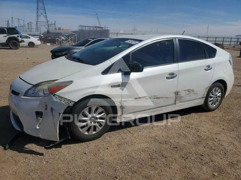 2013 Toyota PRIUS фото