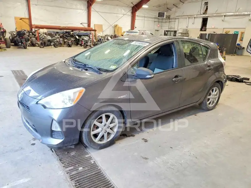2013 Toyota PRIUS фото
