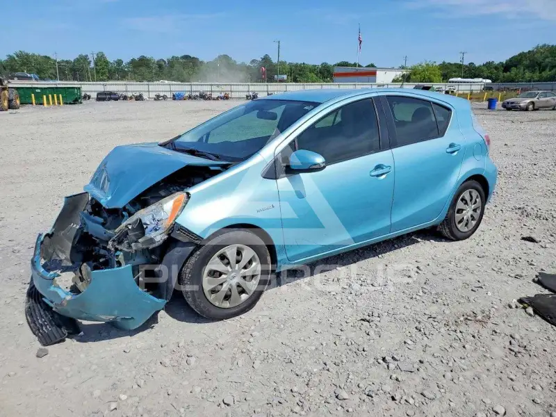 2013 Toyota PRIUS фото