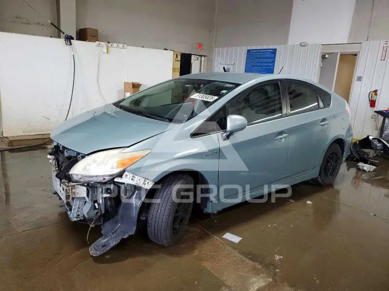 2013 Toyota PRIUS фото