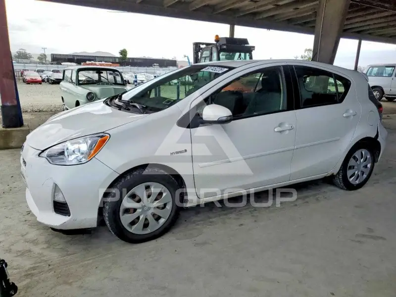2013 Toyota PRIUS photo