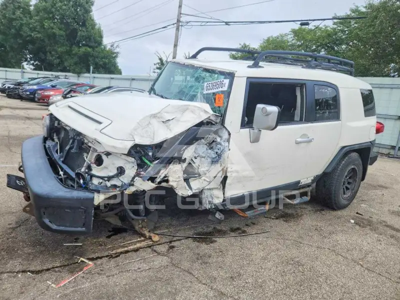 2013 Toyota FJ Cruiser фото