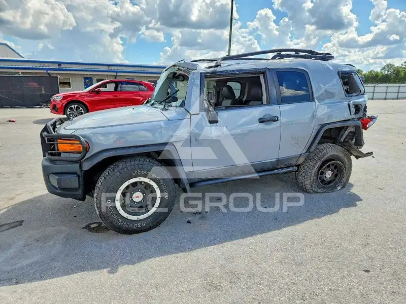 2013 Toyota FJ Cruiser фото