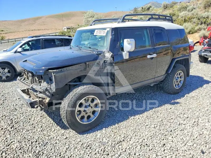 2013 Toyota FJ Cruiser фото