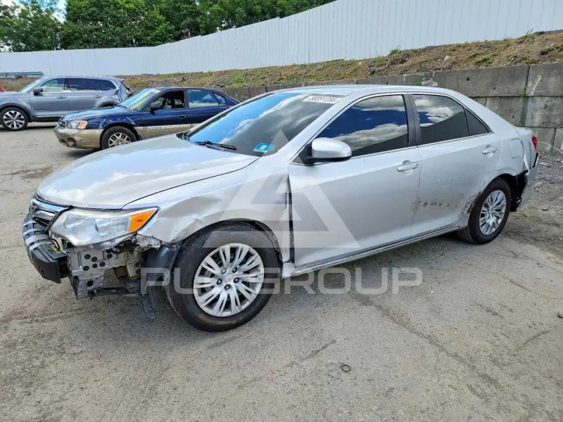 2013 Toyota CAMRY фото