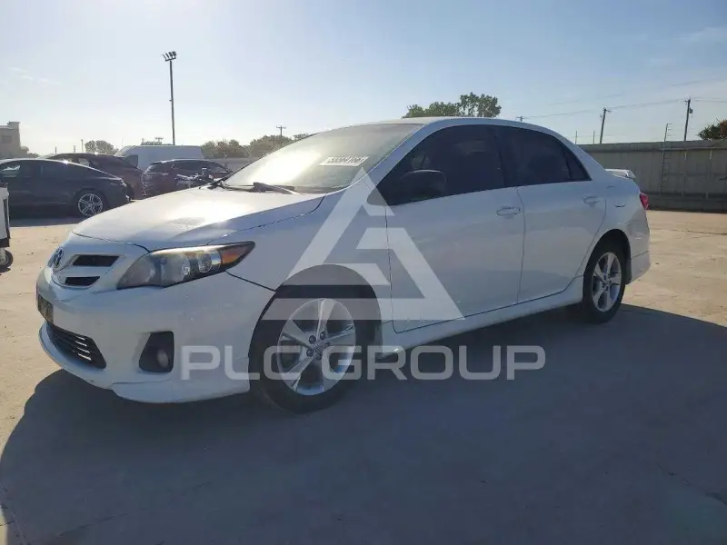 2013 Toyota COROLLA фото