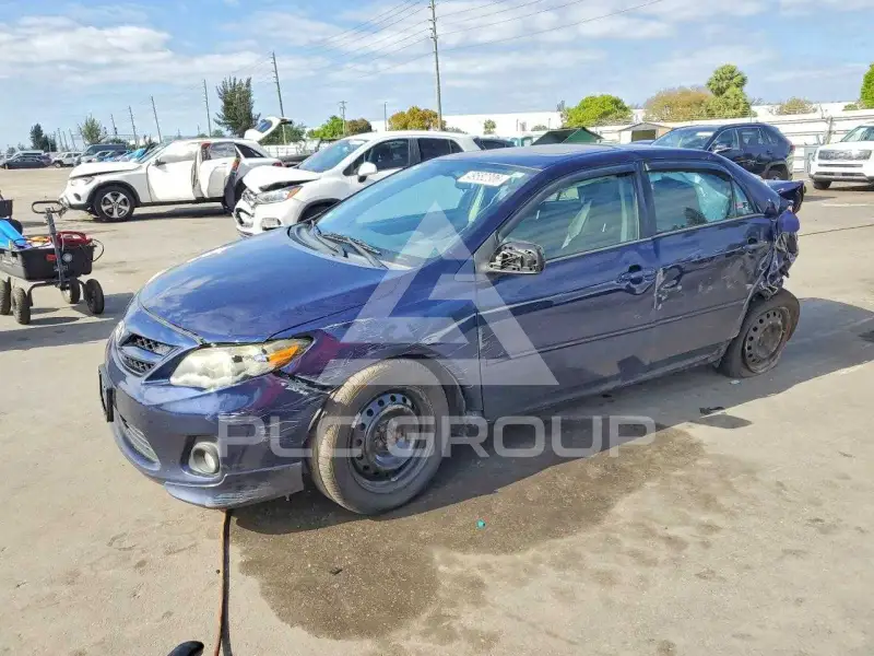 2013 Toyota COROLLA фото