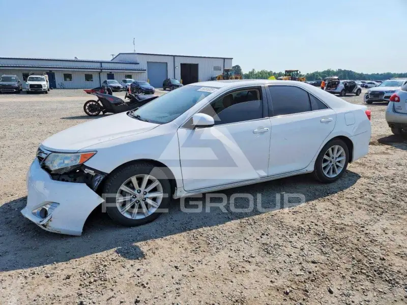 2013 Toyota CAMRY фото