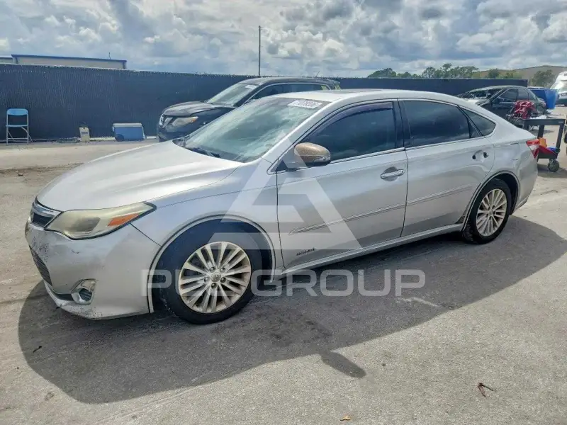 2013 Toyota AVALON фото