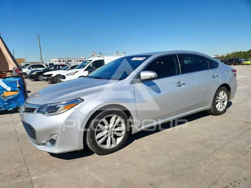 2013 Toyota AVALON photo