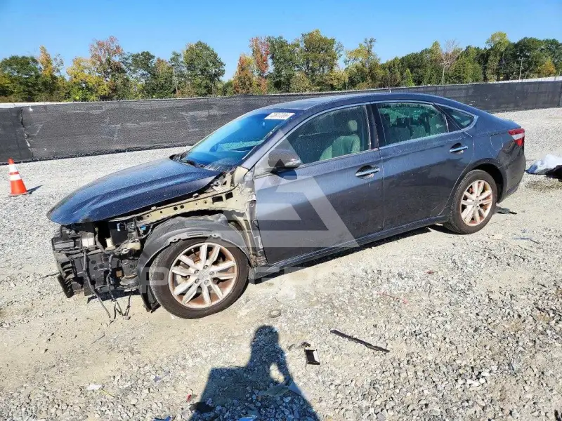 2013 Toyota AVALON фото