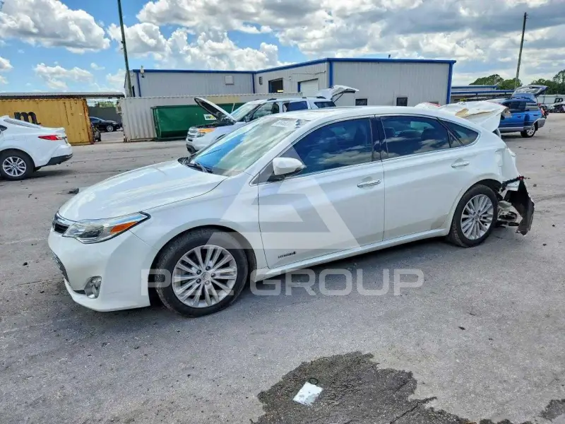 2013 Toyota AVALON photo