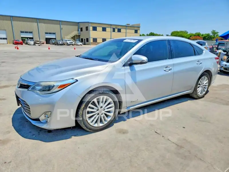 2013 Toyota AVALON photo