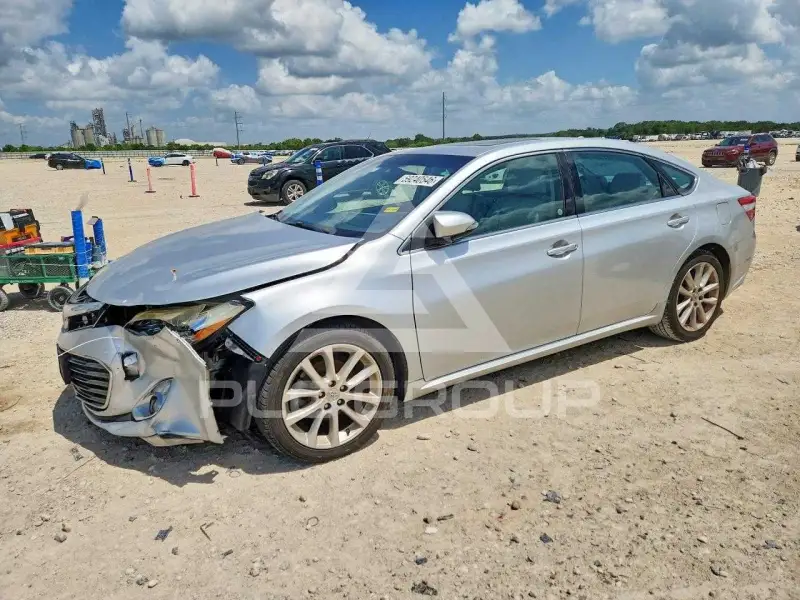 2013 Toyota AVALON фото