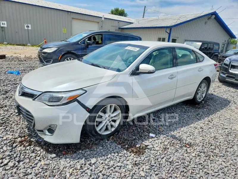2013 Toyota AVALON photo