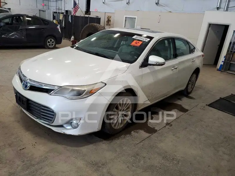 2013 Toyota AVALON фото