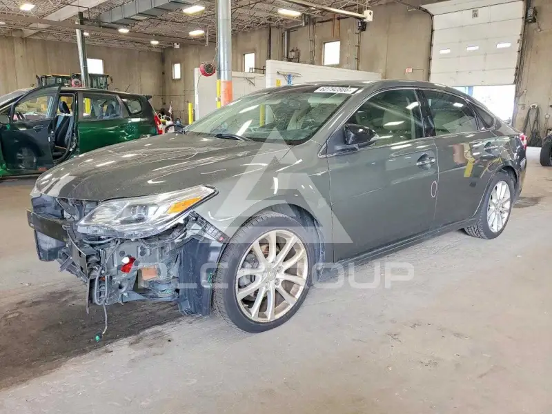 2013 Toyota AVALON photo