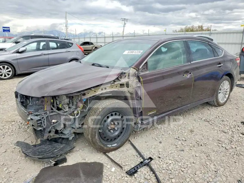 2013 Toyota AVALON photo