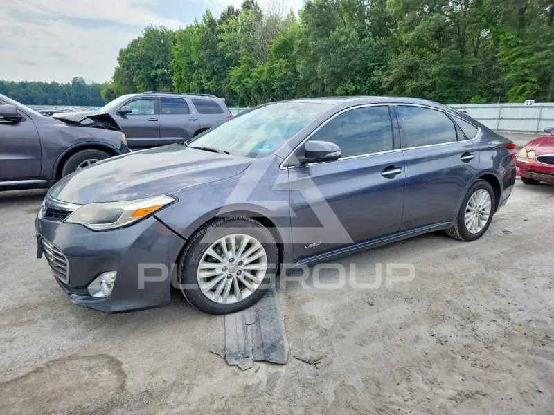 2013 Toyota AVALON photo