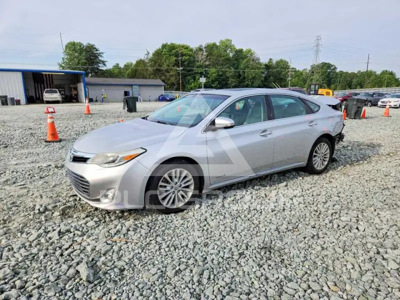 2013 Toyota AVALON фото