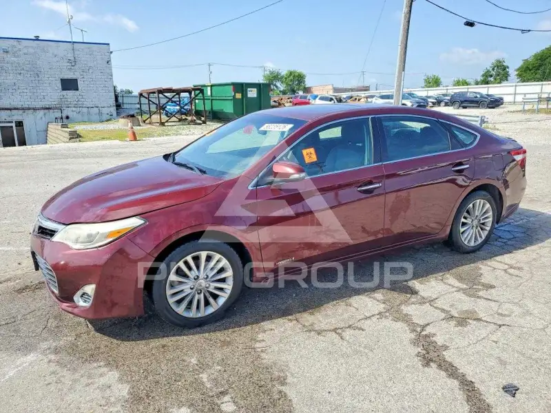 2013 Toyota AVALON фото